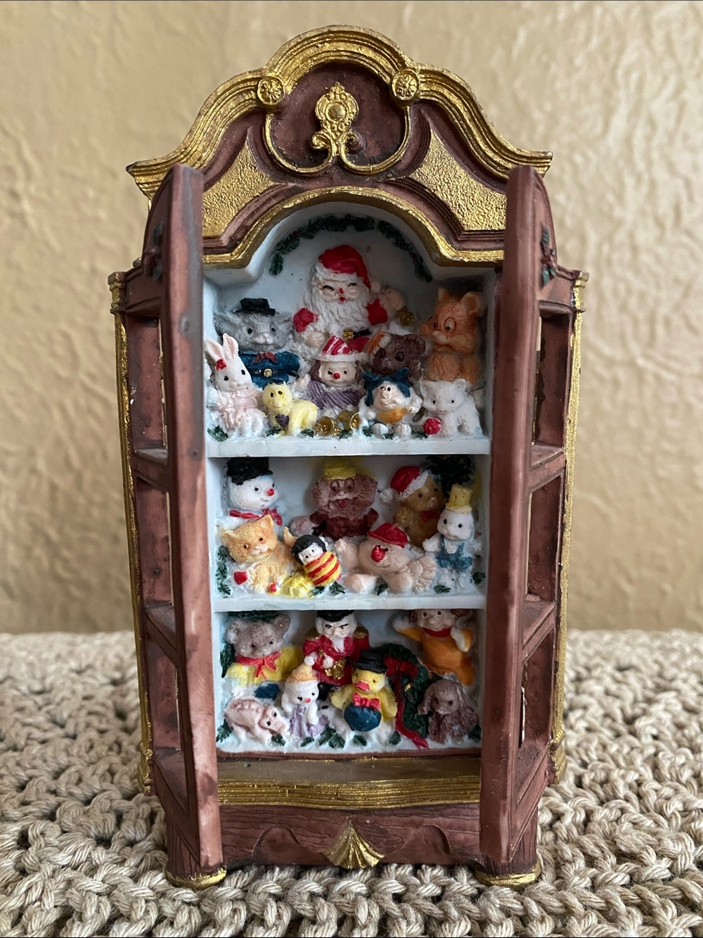 🧸Vintage🧸Dollhouse Christmas Cabinet Hutch With Toys - Picture 2 of 9
